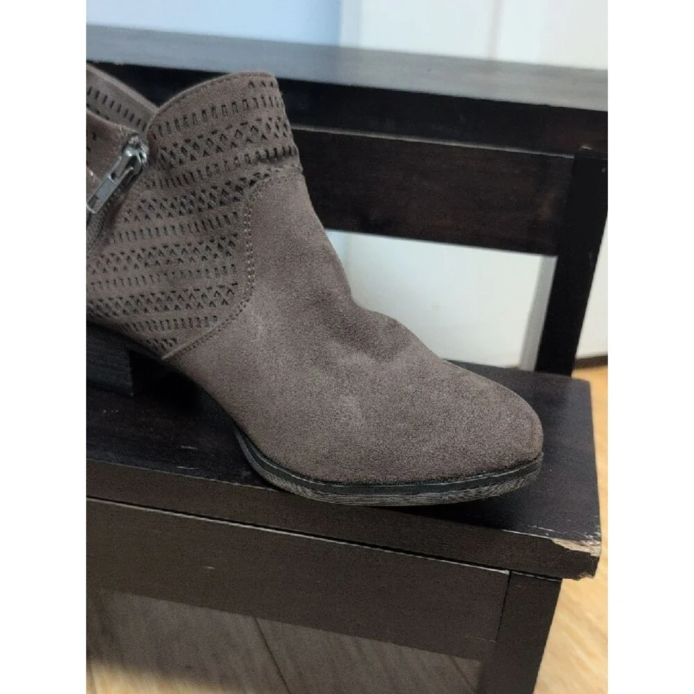 American Rag Abby Cut Out Ankle Booties Dark Brown - Side Zip Low Heel Sz 9.5
